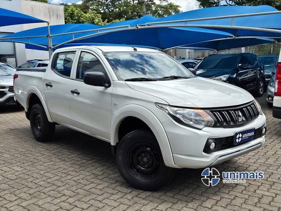 MITSUBISHI L200 TRITON 2.4 16V TURBO DIESEL GL CD 4X4 MANUAL MITSUBISHI L200 TRITON 2.4 16V TURBO DIESEL GL CD 4X4 MANUAL